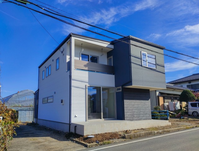 笛吹市一宮町 果樹畑の中に建てられた子育て注文住宅